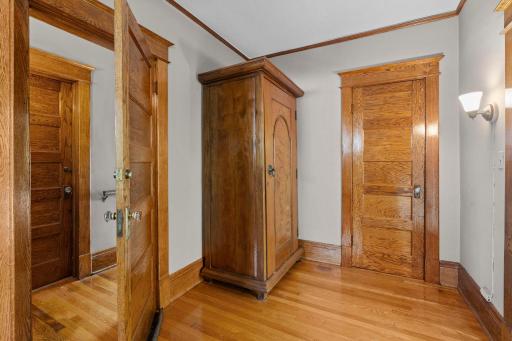 44-web-or-mls-1200 Laurel Ave-347.jpg