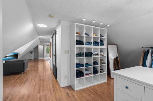 118-web-or-mls-1200 Laurel Ave-712.jpg