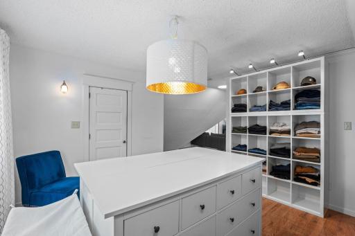 117-web-or-mls-1200 Laurel Ave-707.jpg