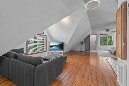 109-web-or-mls-1200 Laurel Ave-667.jpg