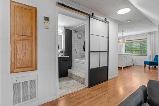 112-web-or-mls-1200 Laurel Ave-682.jpg
