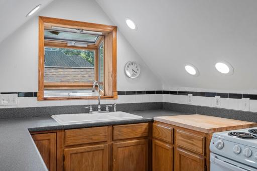 104-web-or-mls-1200 Laurel Ave-642.jpg