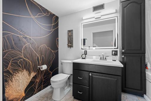 115-web-or-mls-1200 Laurel Ave-697.jpg