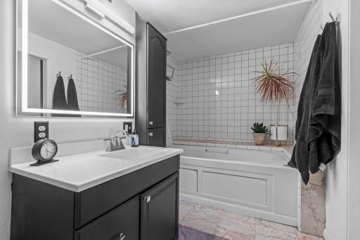 113-web-or-mls-1200 Laurel Ave-687.jpg