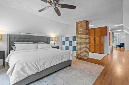 98-web-or-mls-1200 Laurel Ave-622.jpg
