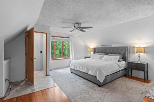 97-web-or-mls-1200 Laurel Ave-612.jpg