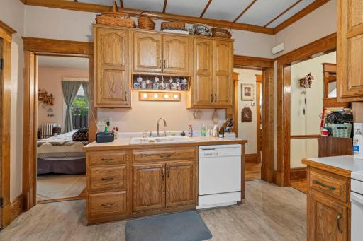 39-web-or-mls-1200 Laurel Ave-262.jpg