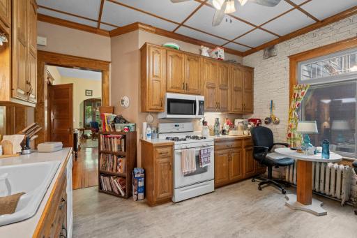 38-web-or-mls-1200 Laurel Ave-257.jpg