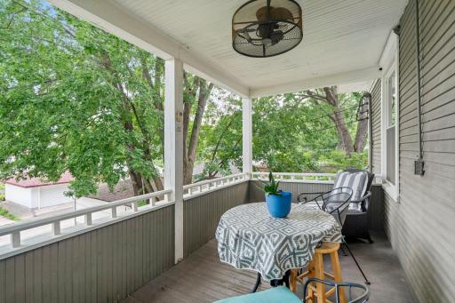 86-web-or-mls-1200 Laurel Ave-557.jpg