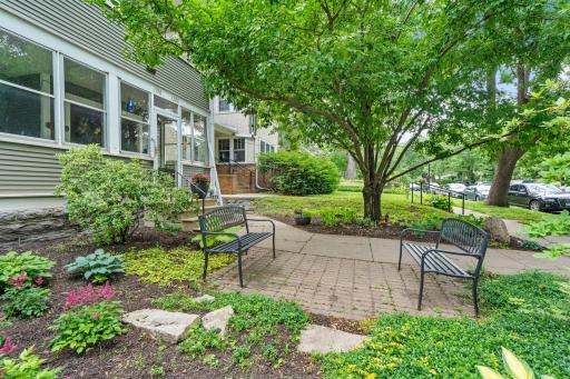 13-web-or-mls-1200 Laurel Ave-77.jpg