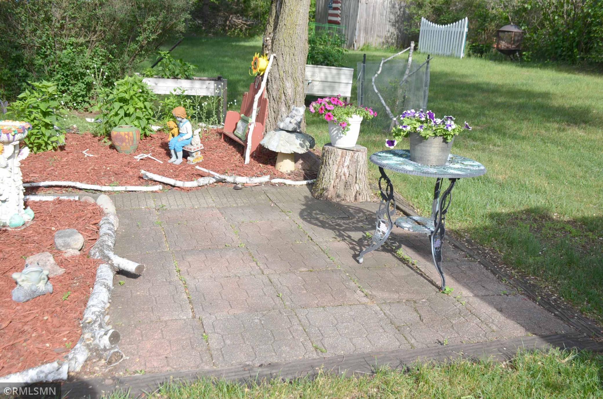 garden with a nice pation area