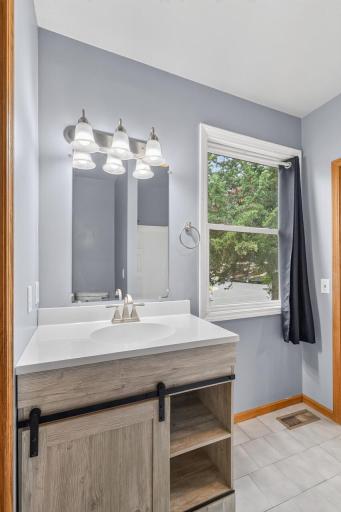 543 5th Avenue SW, Cambridge, MN 55008