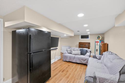 413 3rd Avenue E, Shakopee, MN 55379