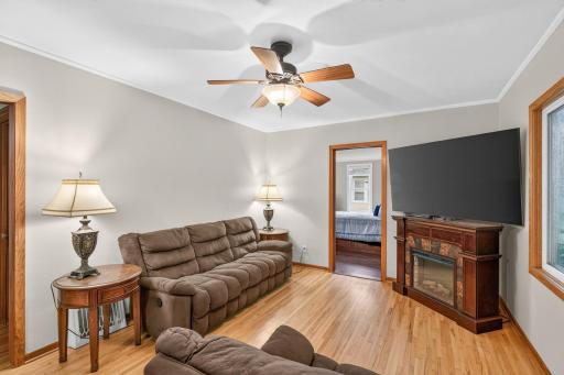 413 3rd Avenue E, Shakopee, MN 55379