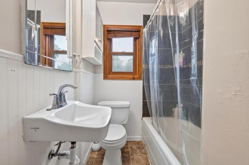 413 3rd Avenue E, Shakopee, MN 55379