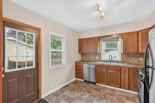 413 3rd Avenue E, Shakopee, MN 55379