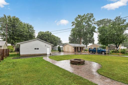413 3rd Avenue E, Shakopee, MN 55379