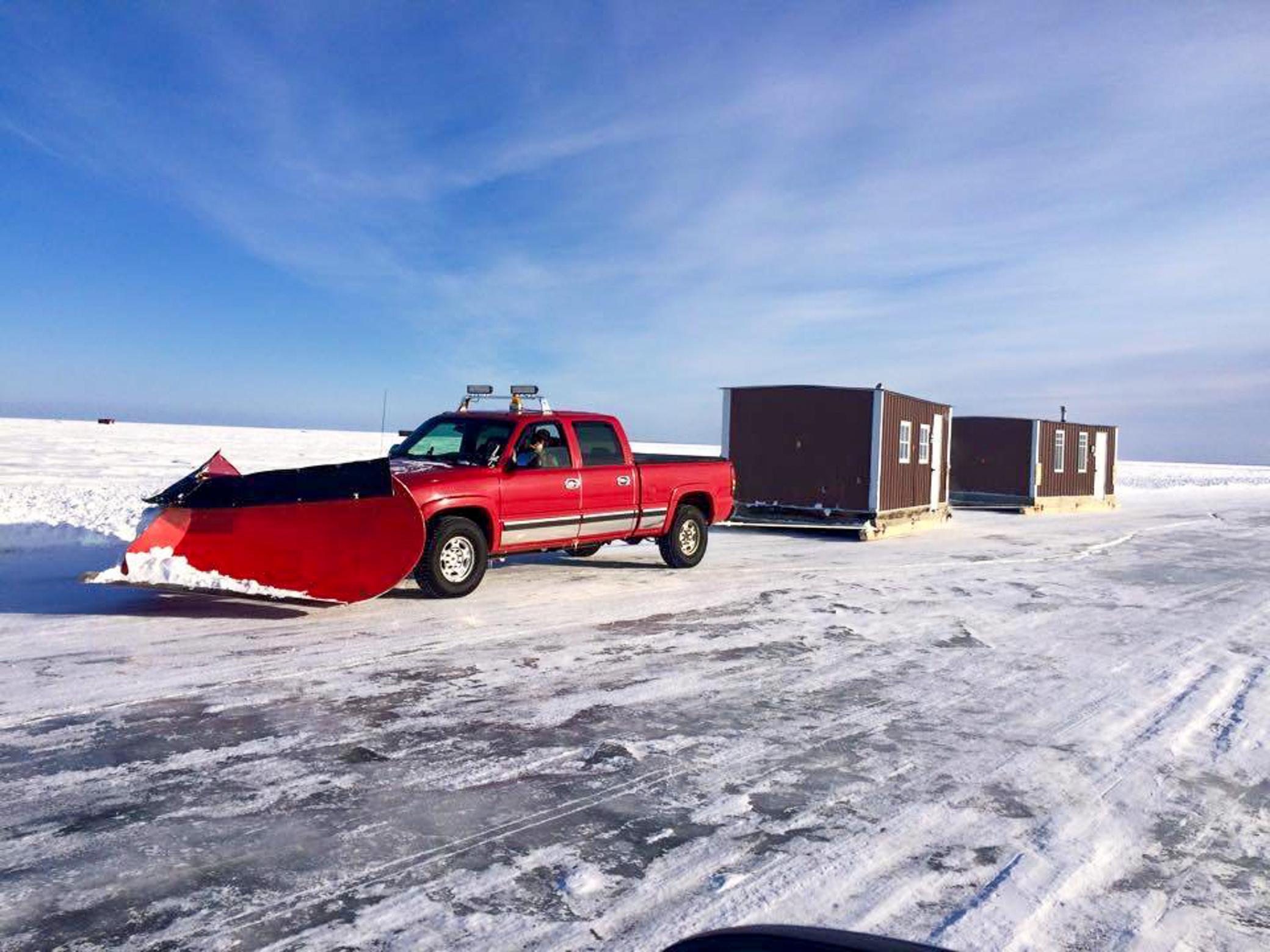 Ice-Fishing-on-Lake-of-the-Woods-Minnesota--19-2200px.jpg