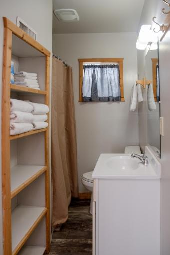 LakeOfTheWoods-Rental-Cabin-1-3BR-Waterfront-3316-2200px.jpg