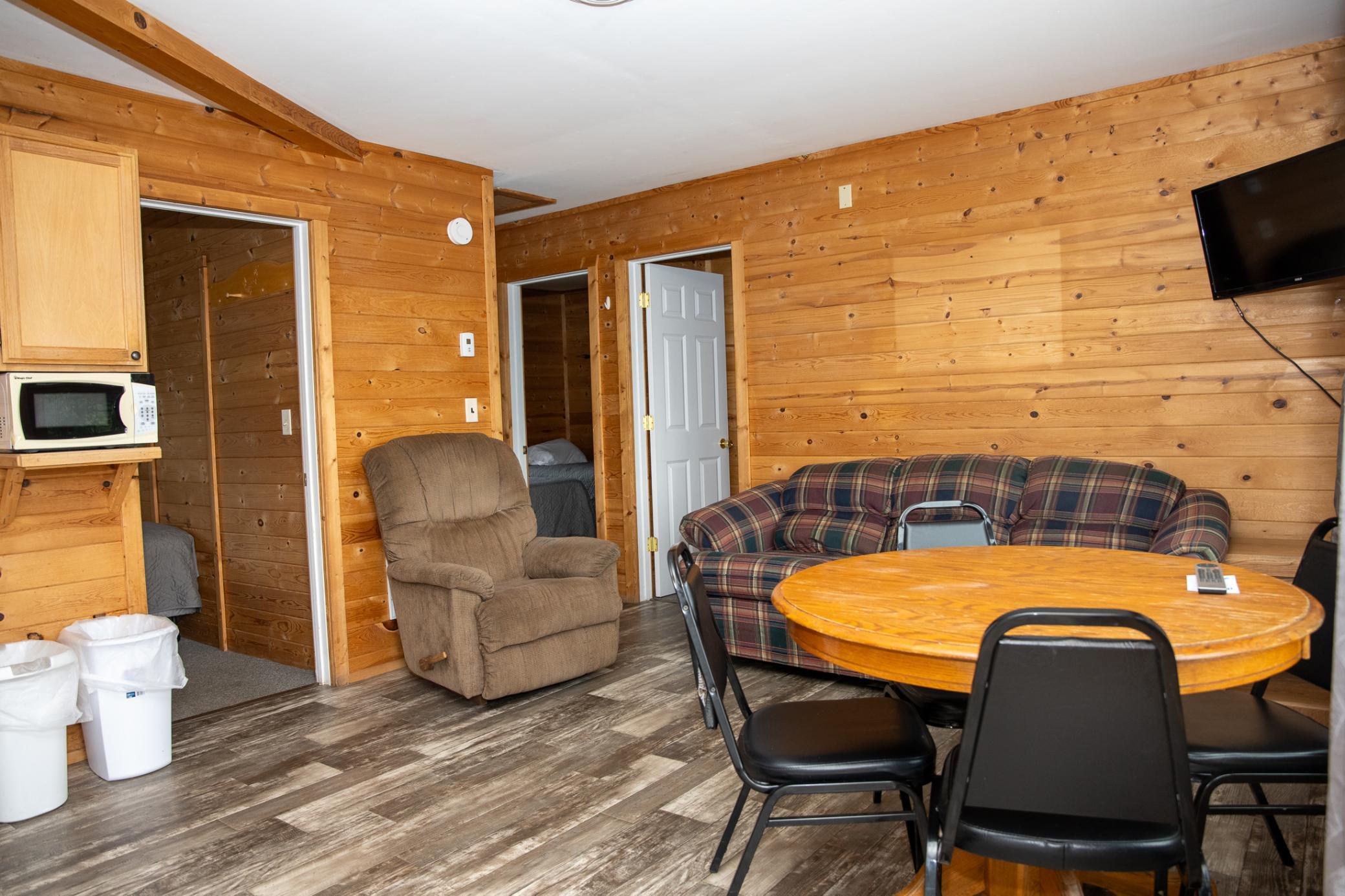 LakeOfTheWoods-Rental-Cabin-1-3BR-Waterfront-3305-2200px.jpg