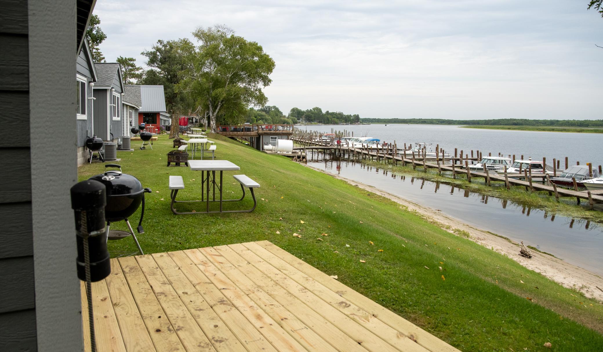 LakeOfTheWoods-Rental-Cabin-8-3BR-Waterfront-3335-2200px.jpg