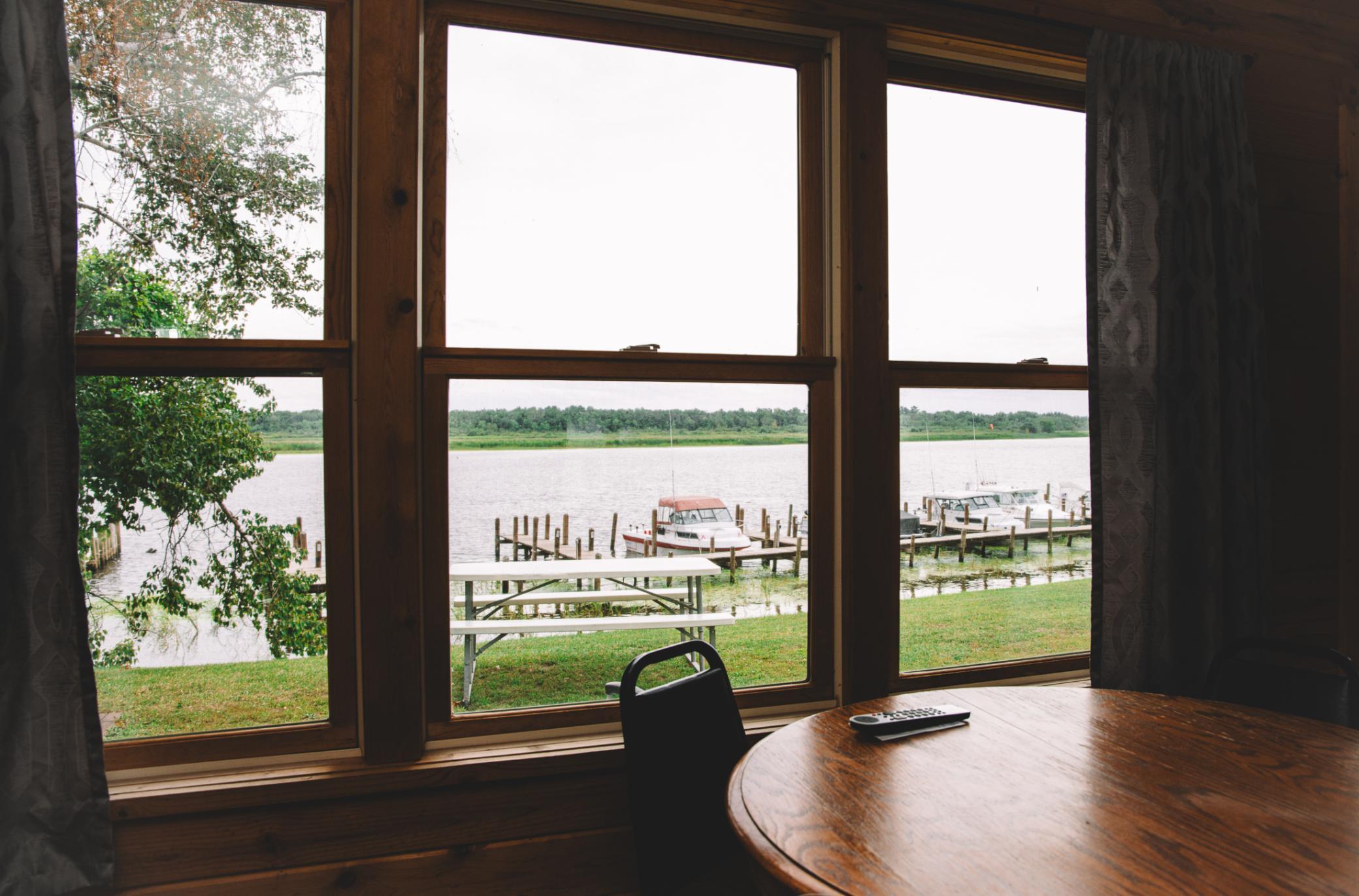 LakeOfTheWoods-Rental-Cabin-1-3BR-Waterfront-3323-2200px.jpg
