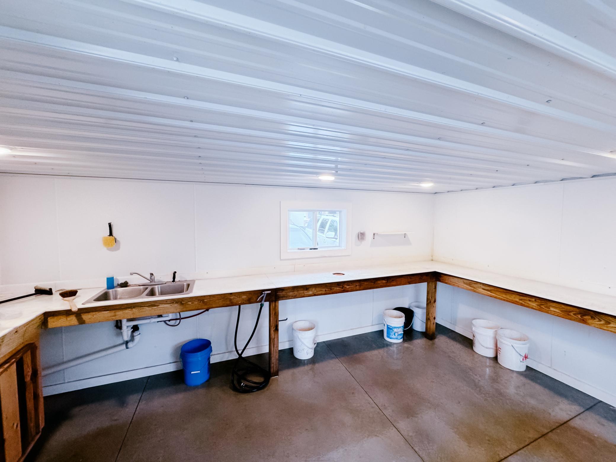 FishCleaningHouse-2024-8285-2200px.jpg