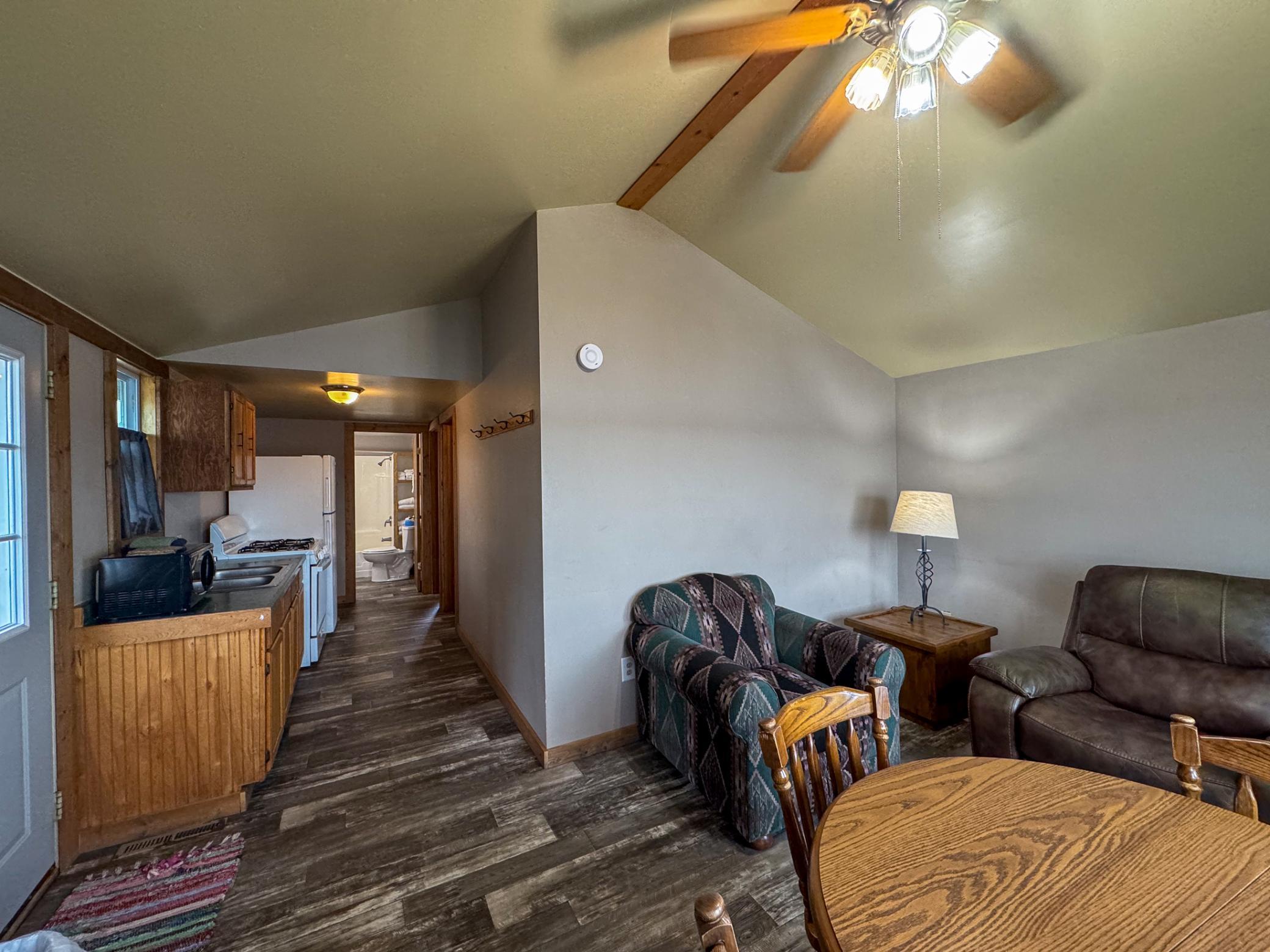 LakeOfTheWoods-Rental-Cabin-6-2BR-Waterfront-2-32-2200px.jpg