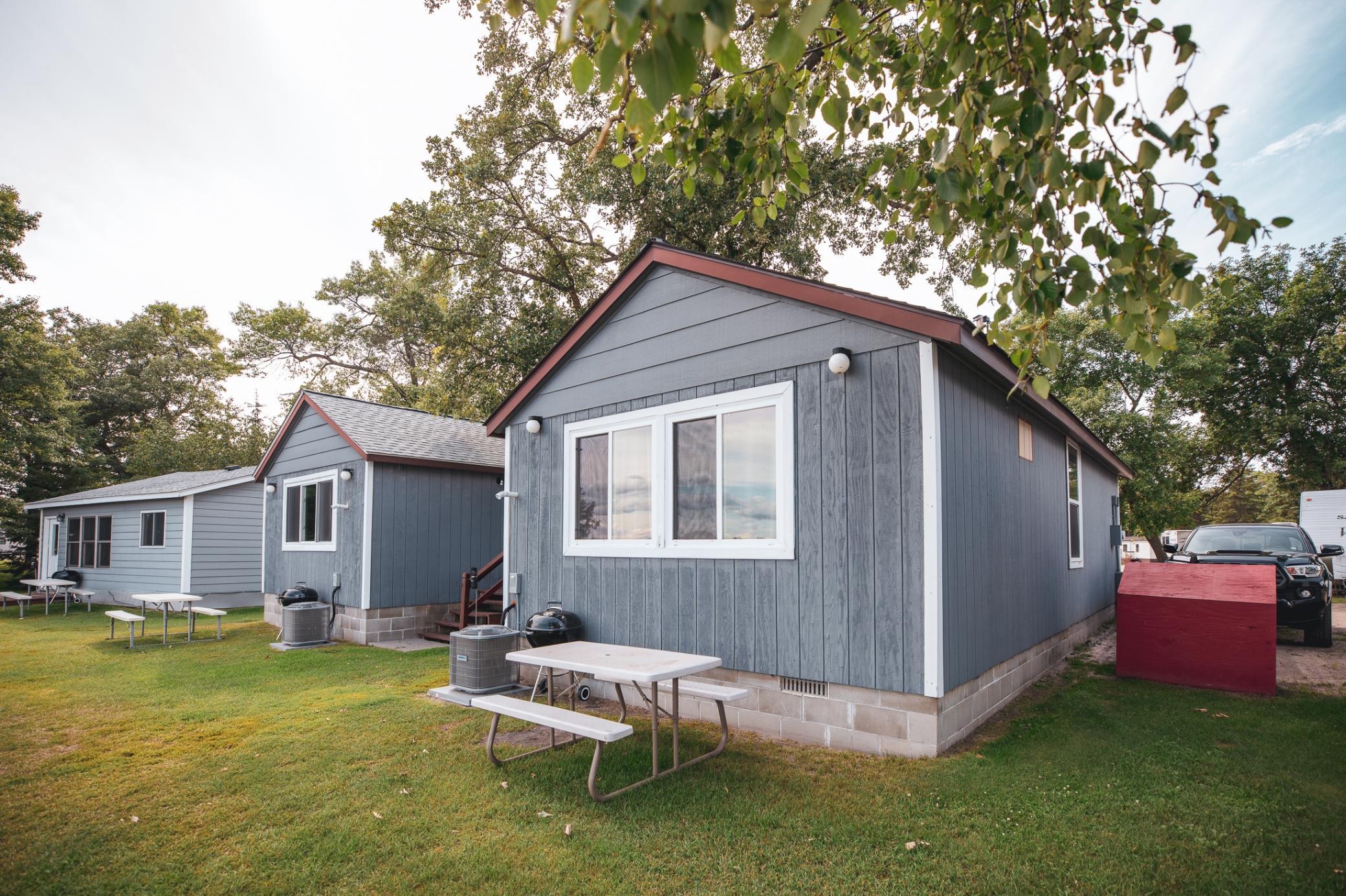 LakeOfTheWoods-Rental-Cabin-6-2BR-Waterfront-333-2200px.jpg
