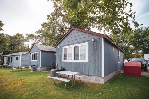 LakeOfTheWoods-Rental-Cabin-6-2BR-Waterfront-333-2200px.jpg