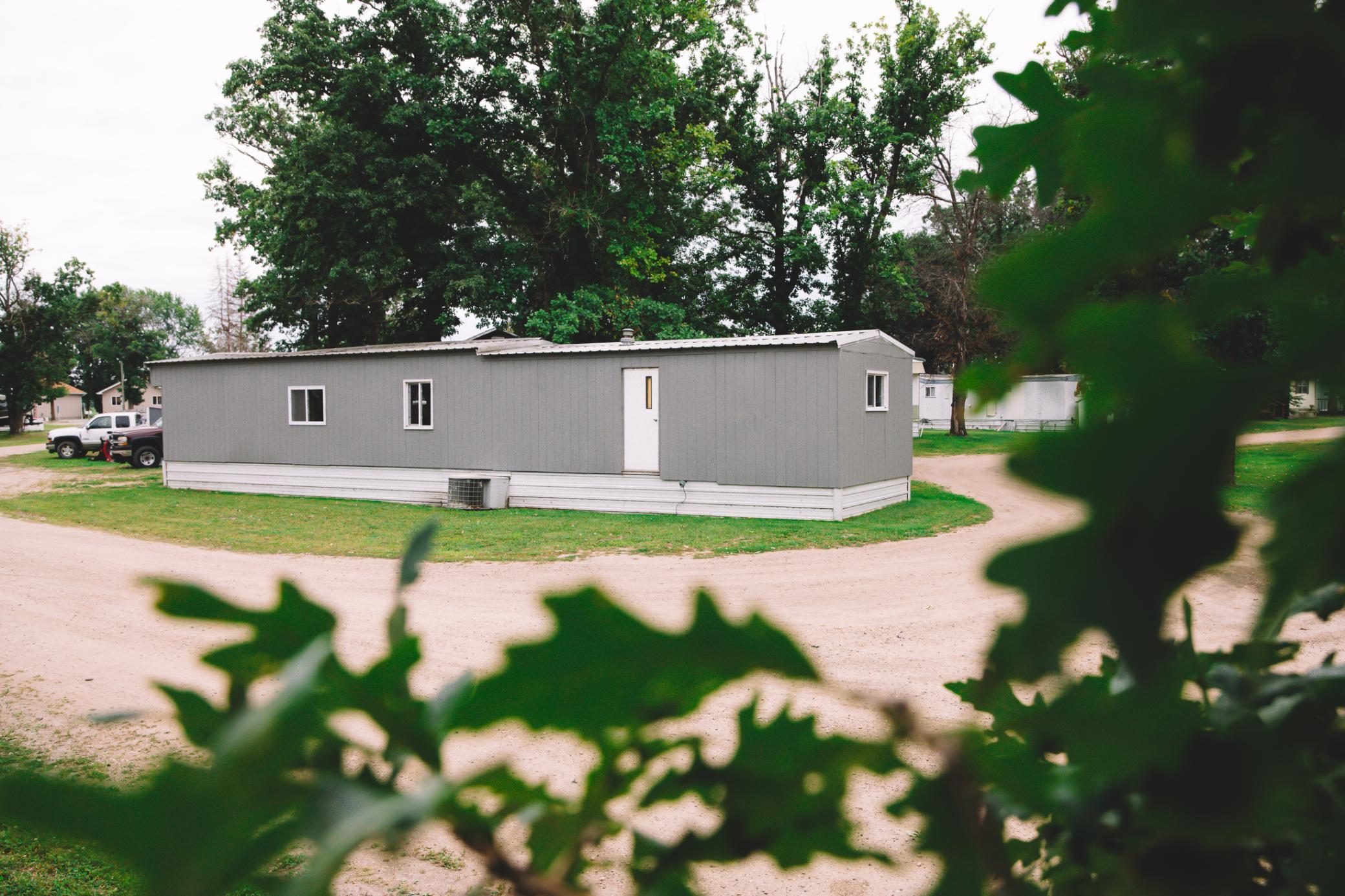 LakeOfTheWoods-Rental-Cabin-12-3BR-Mobile-Home-Trailer-3364-2200px.jpg
