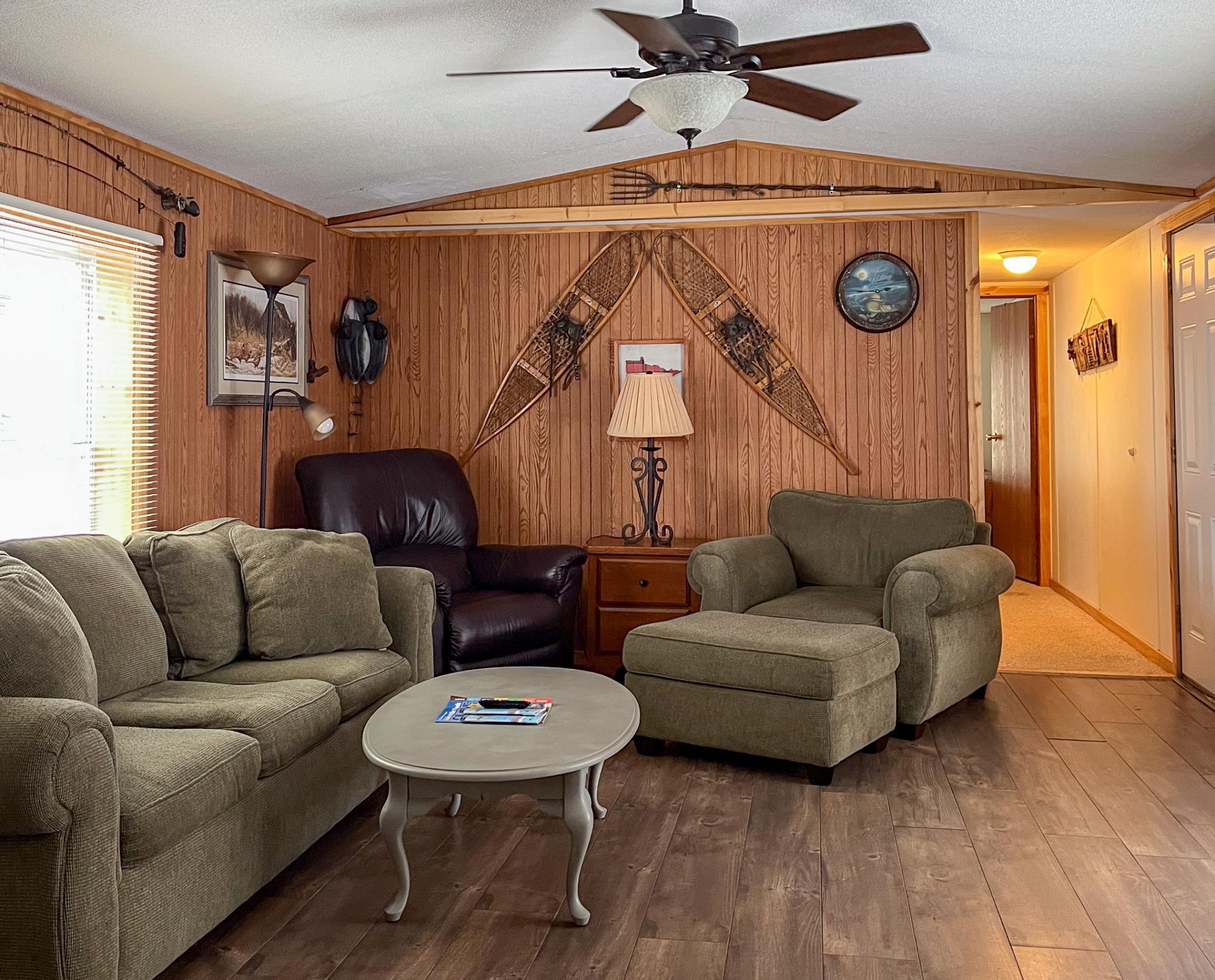 LakeOfTheWoods-Rental-Cabin-15-3BR-Large-Mobile-Home-Trailer-10-2200px.jpg