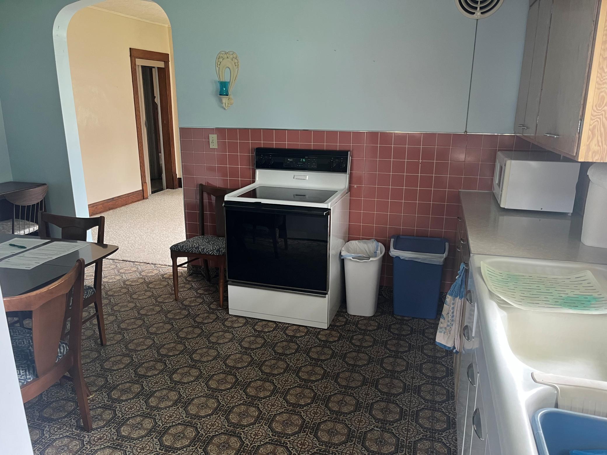kitchen 2.jpg