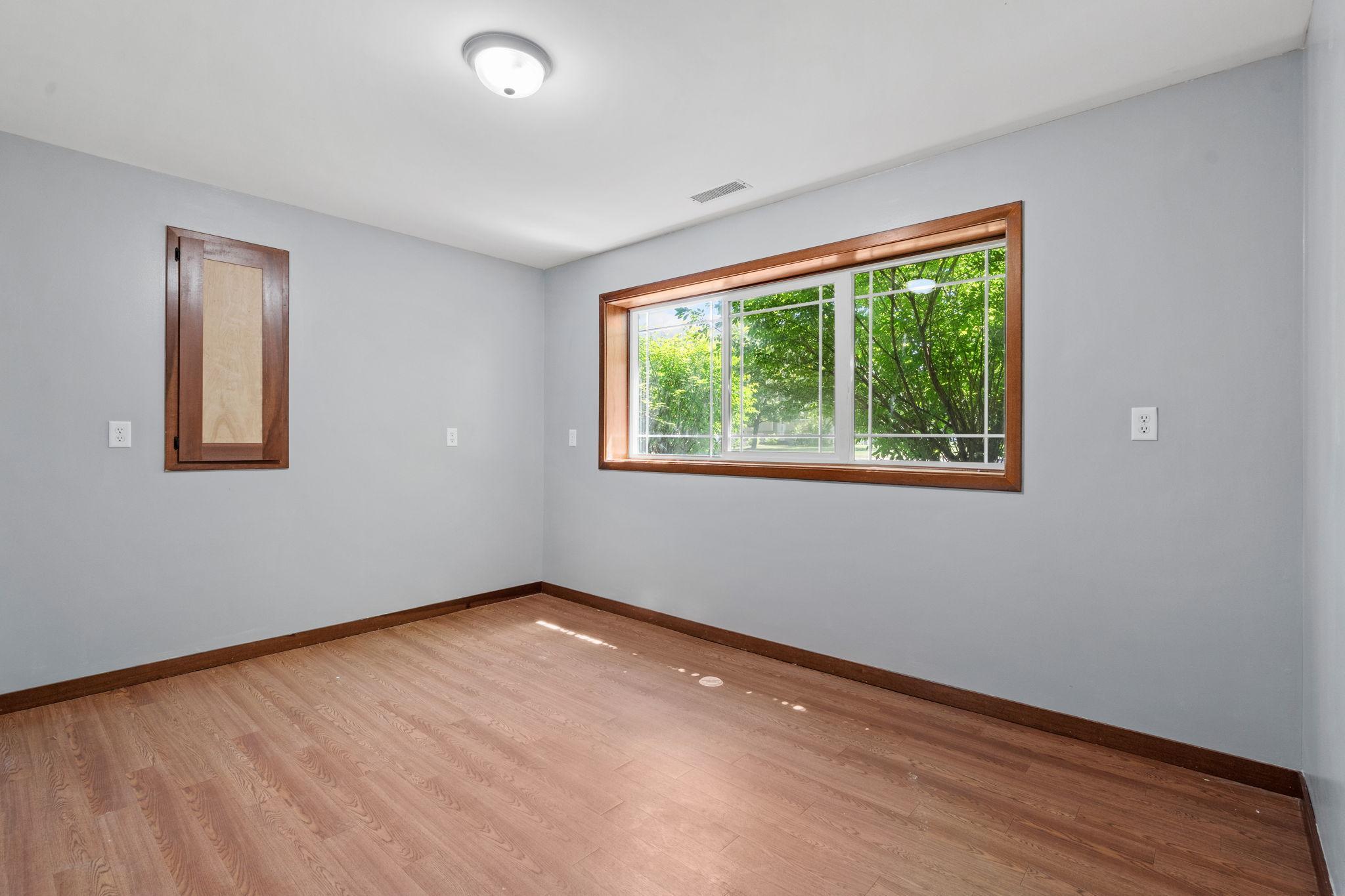 34-web-or-mls-8270 120th Ave-34.jpg