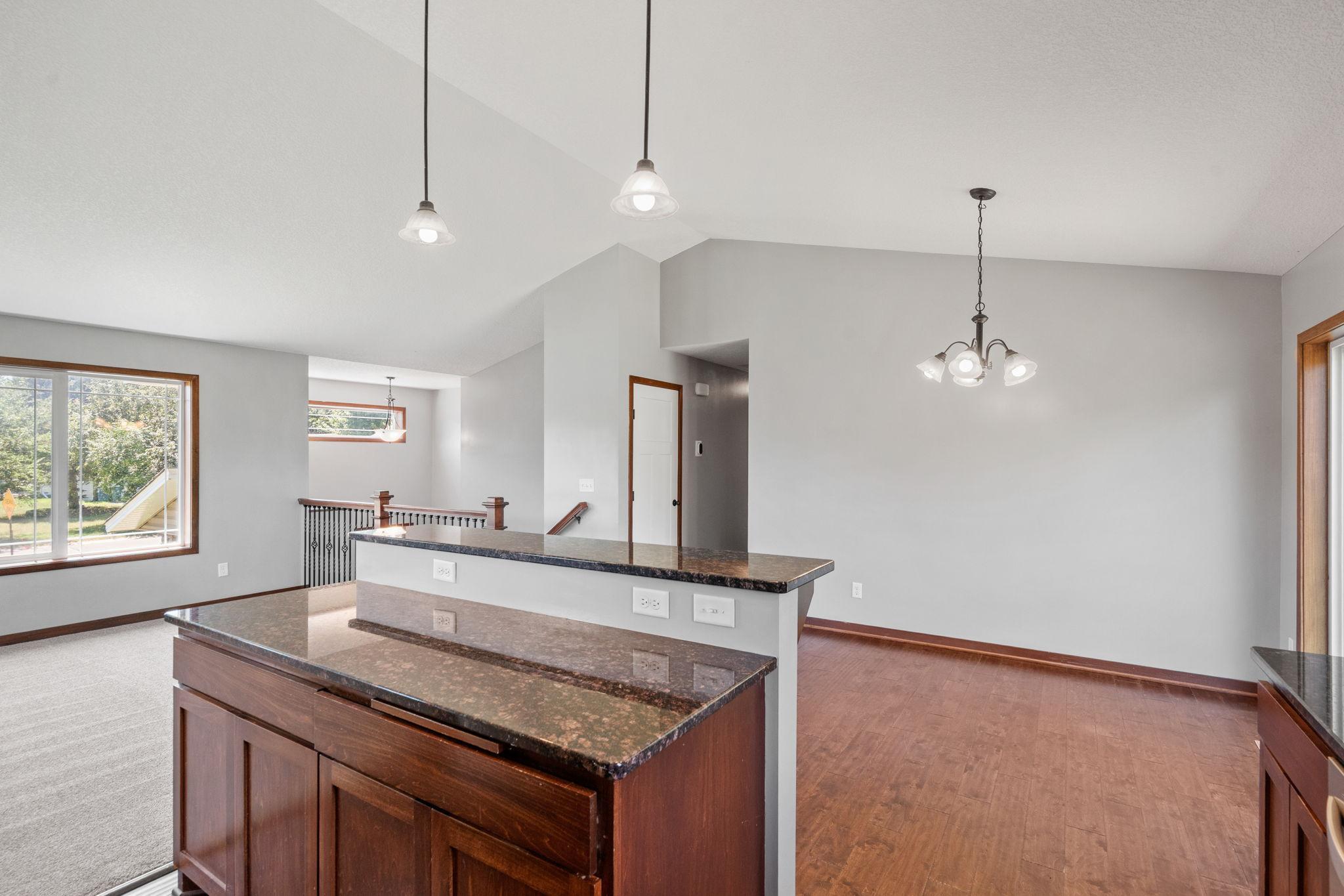 22-web-or-mls-8270 120th Ave-22.jpg
