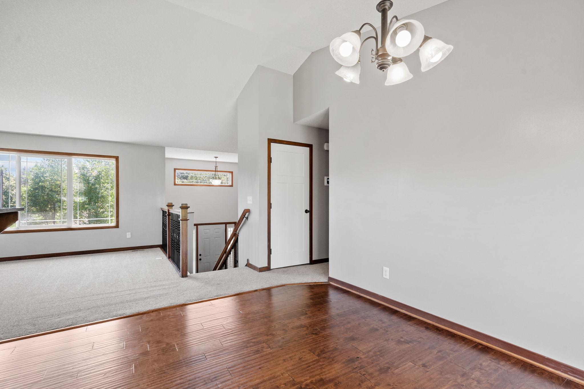 18-web-or-mls-8270 120th Ave-18.jpg