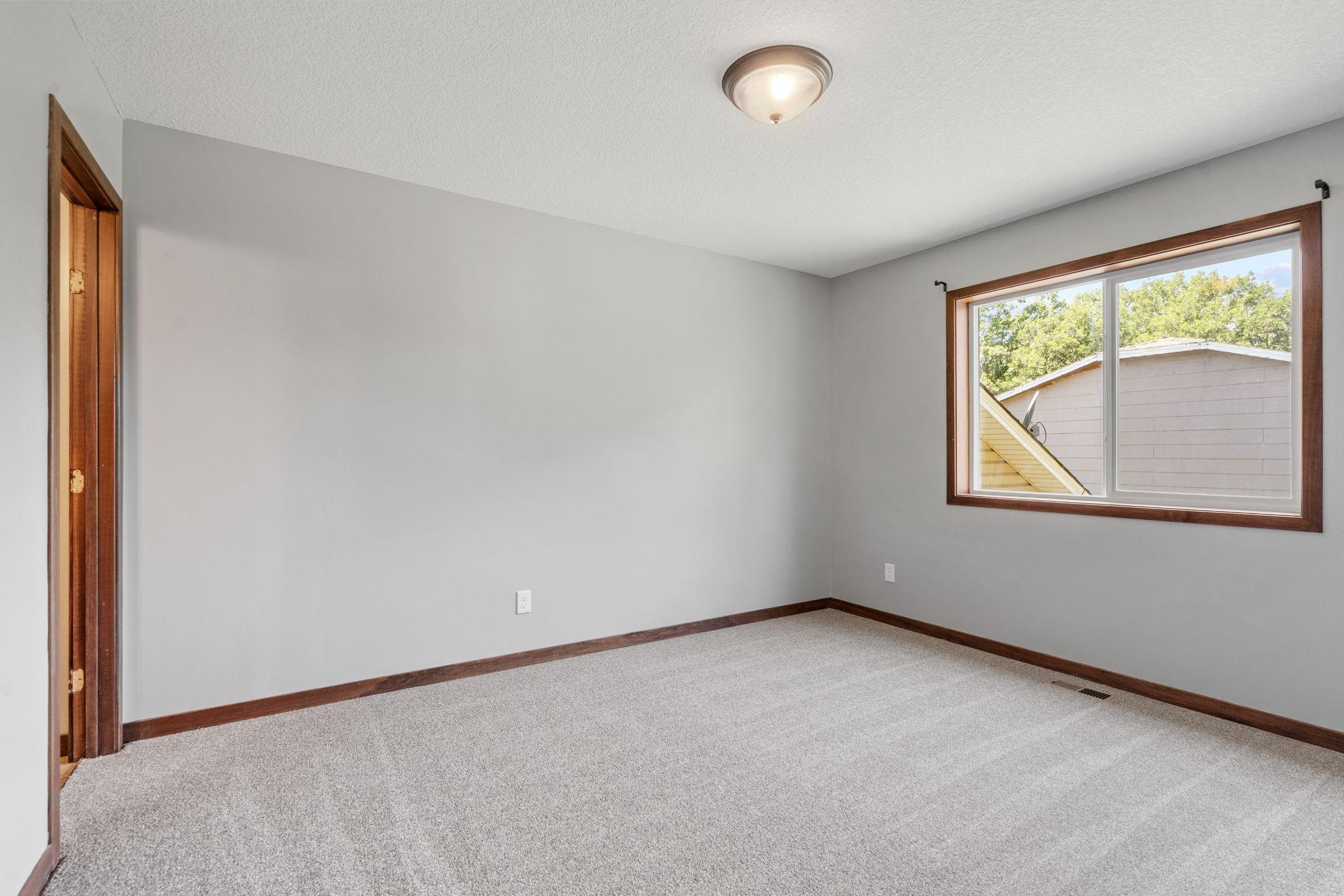 27-web-or-mls-8270 120th Ave-27.jpg