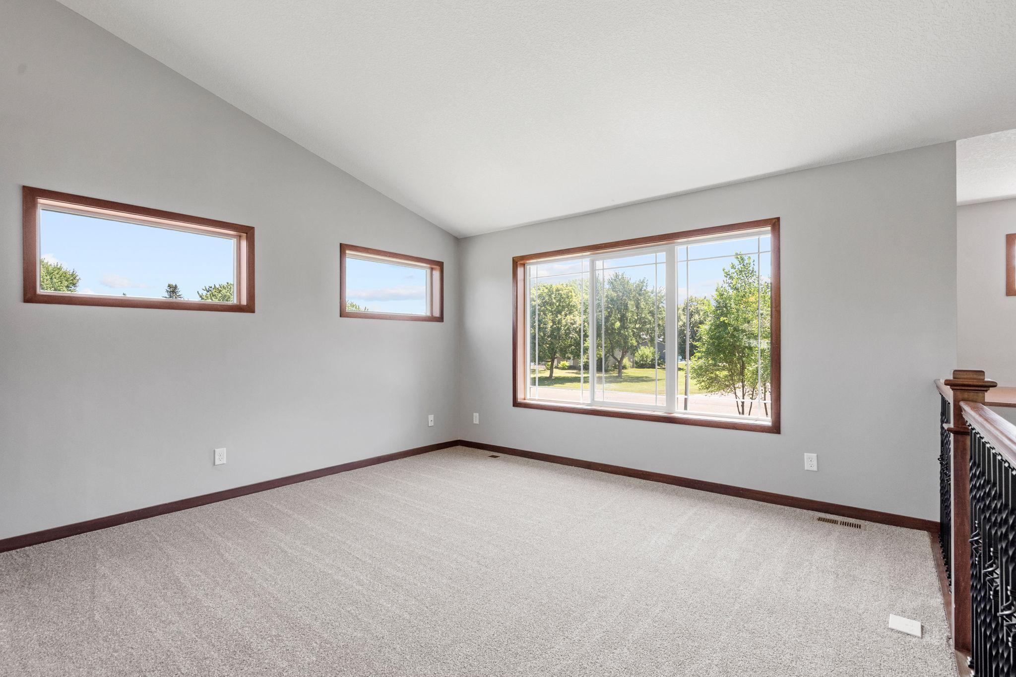 14-web-or-mls-8270 120th Ave-14.jpg