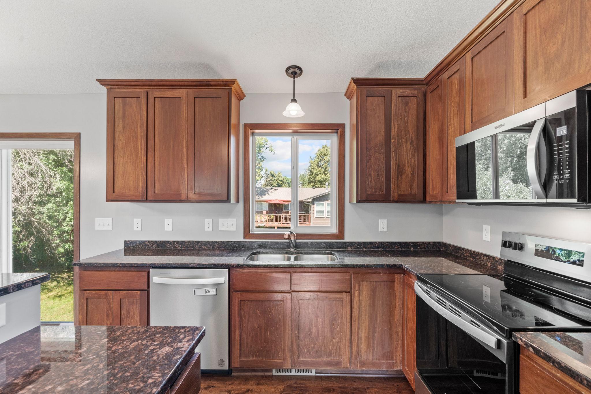 21-web-or-mls-8270 120th Ave-21.jpg