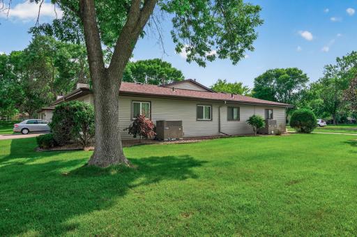 8500 S Maplebrook Circle, Brooklyn Park, MN 55445