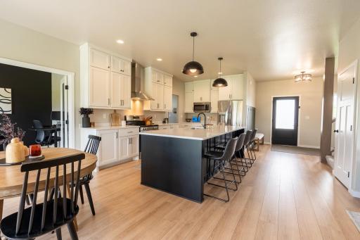 Kitchen Cabinets all the way to the ceiling.jpg