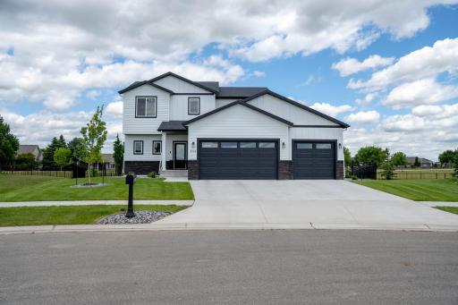 4744 Hampton Loop S, Moorhead, MN 56560