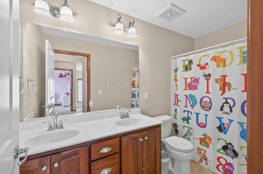 6220 Homestead Avenue S, Cottage Grove, MN 55016