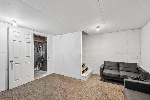 28-web-or-mls-Olson Mem Hwy-S2706-028.jpg