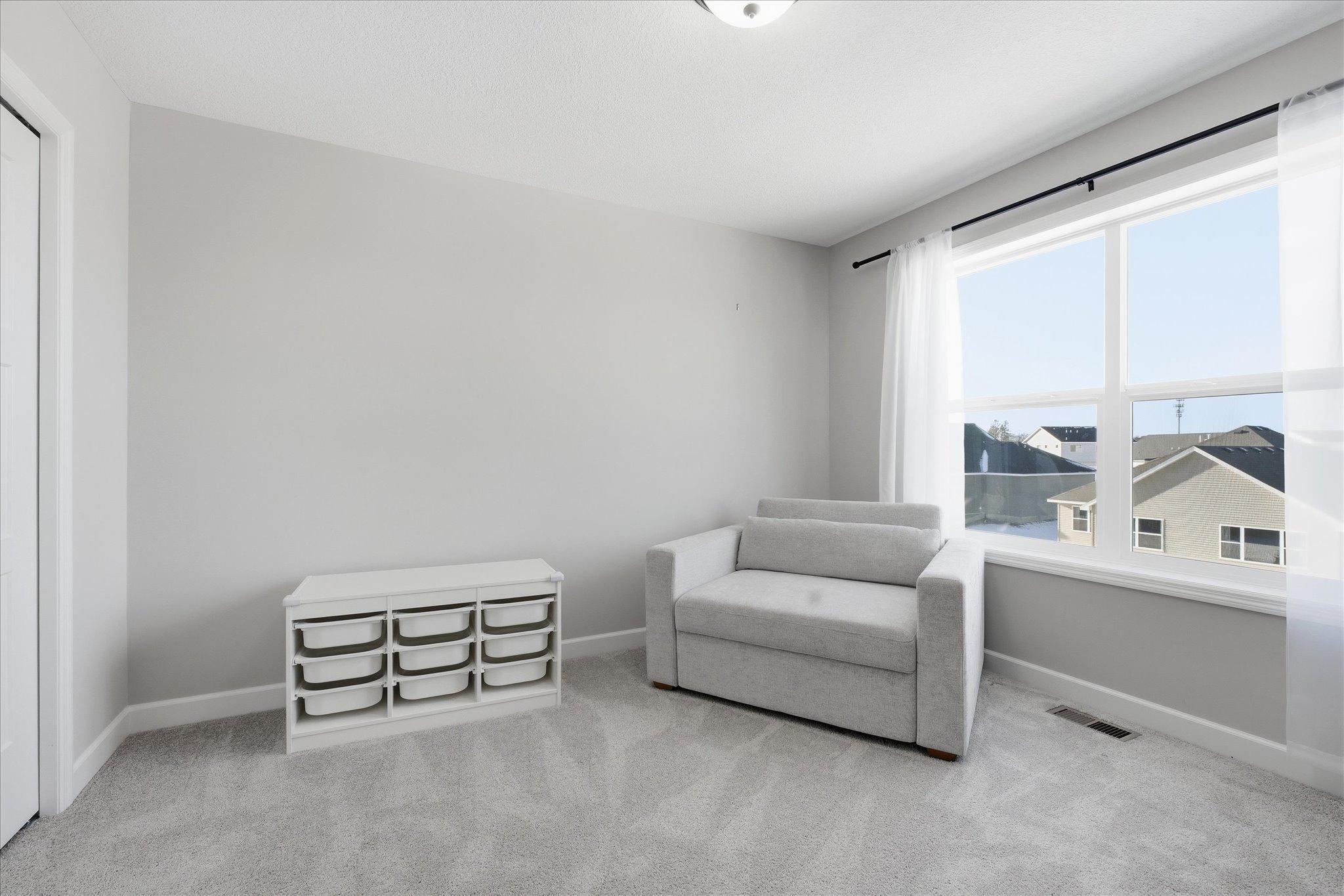 4 of the 5 bedrooms on upper level and all have new closet organizers and ceiling fans.