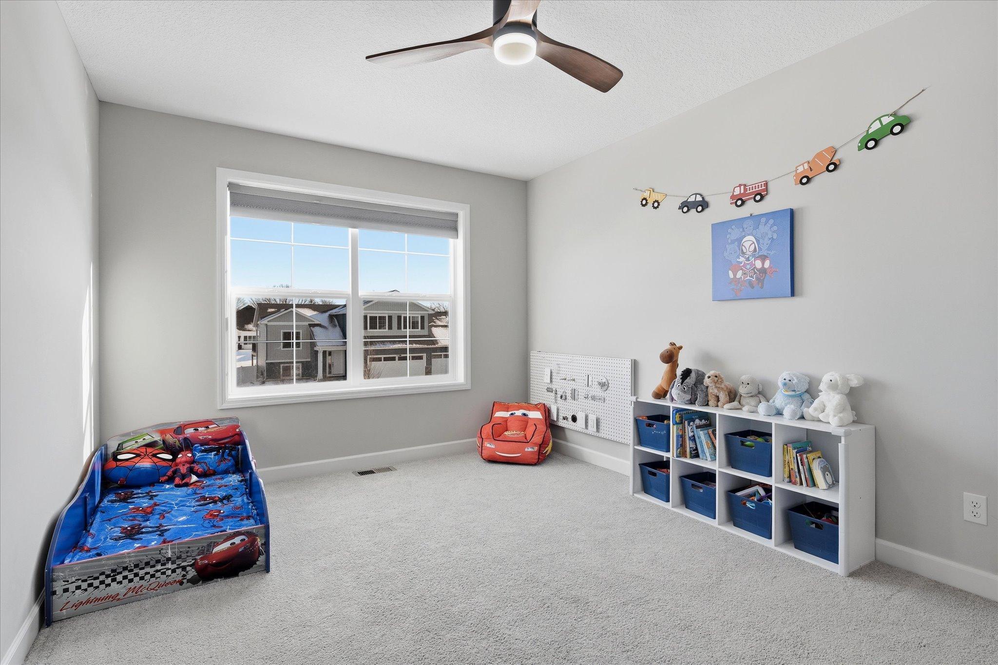 4 of the 5 bedrooms on upper level and all have new closet organizers and ceiling fans.