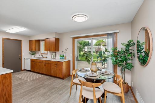 Kitchen/dining w/door to large back patio