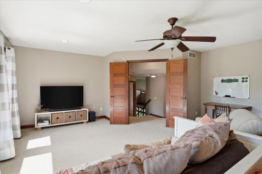 Great extra bonus family room off maim level.