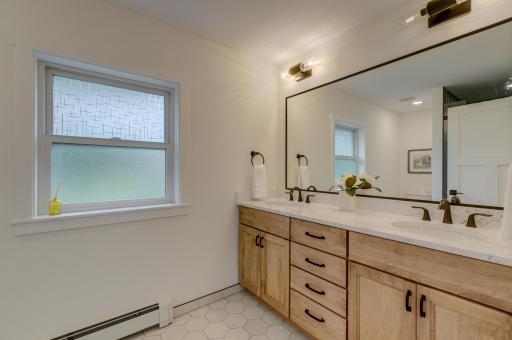 520 Glenbrook Avenue N, Saint Paul, MN 55128