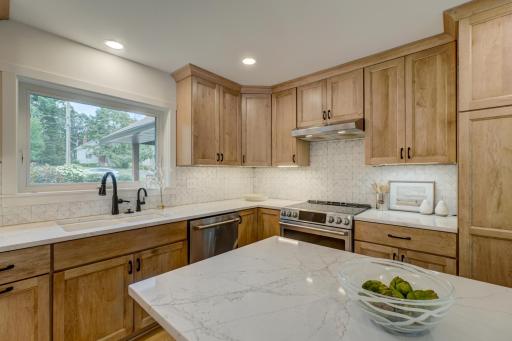 520 Glenbrook Avenue N, Saint Paul, MN 55128